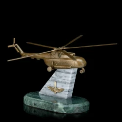 Модель техники "Вертолёт Ми-8" из бронзы на каменном постаменте.